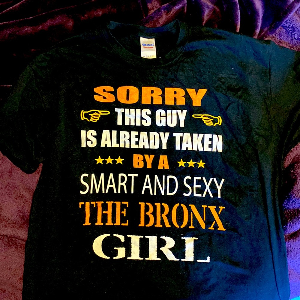 Short sleeve t-shirt in black with a cute saying on the front